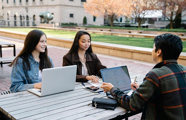 Estudiantes en encuentro de salida pedagógica de Genuine